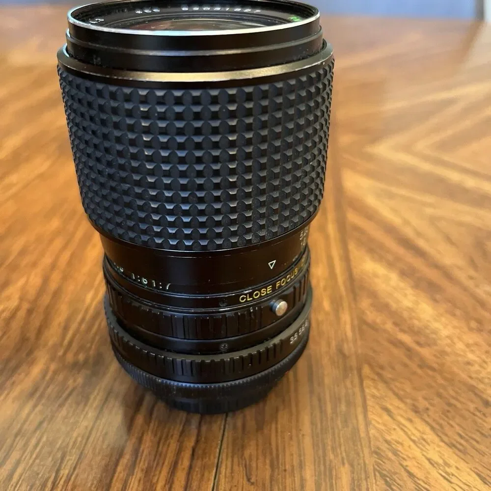 RMC Tokina Close Focusing Zoom 35-105mm 1:3.5-4.3 Lens